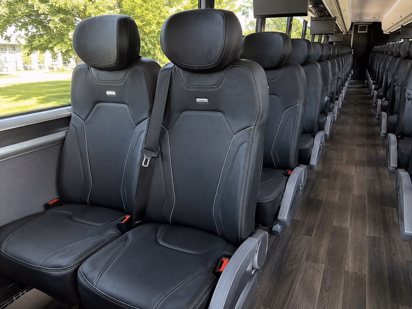 compare charter buses minibuses and sprinter vans for phoenix government military missions