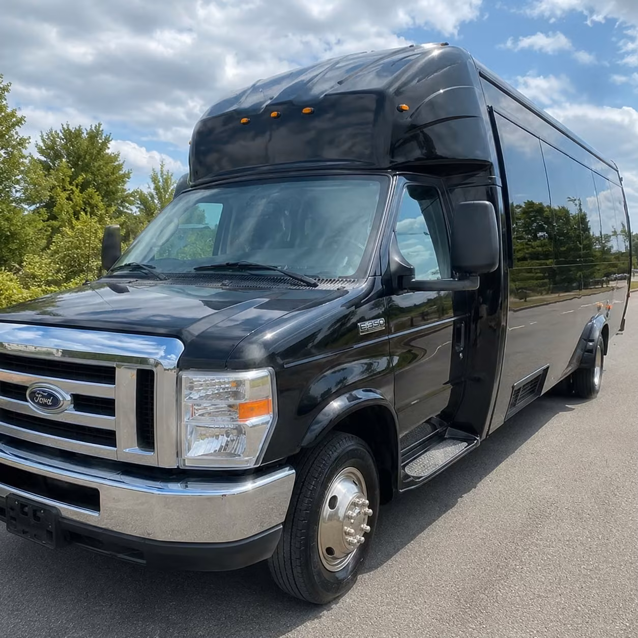 party buses and limos for phoenix prom night are available through the network
